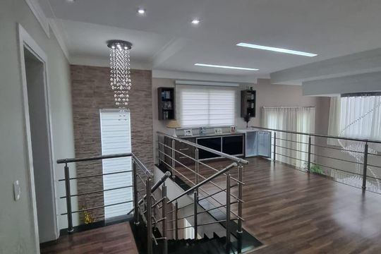 Escadas de casa de condomínio para alugar com 4 quartos, 400m² em Jardim Green Park Residence, Hortolândia