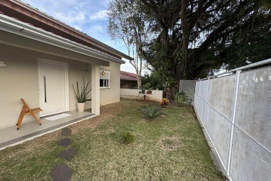 Área externa de casa à venda com 2 quartos, 122m² em Guarani, Novo Hamburgo