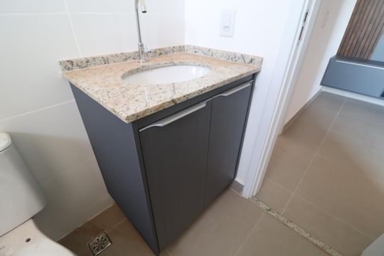 Banheiro de apartamento para alugar com 1 quarto, 44m² em Granja Marileusa, Uberlândia