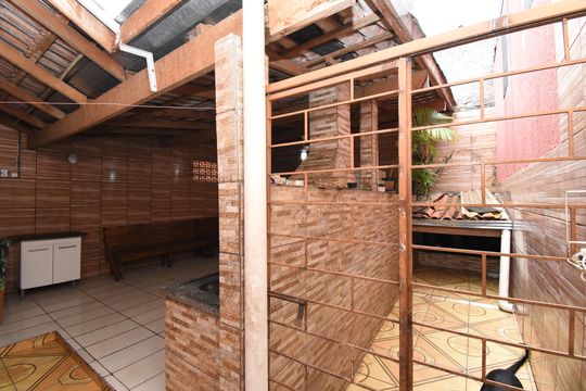 Área externa de casa à venda com 3 quartos, 120m² em Bairro Alto, Curitiba