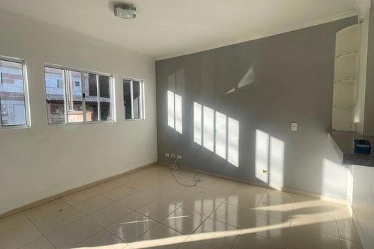 Sala de casa de condomínio para alugar com 2 quartos, 64m² em Aguassai, Cotia