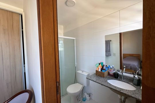 Banheiro da Suíte 1 de apartamento para alugar com 3 quartos, 145m² em Jardim Santa Maria, Jacareí