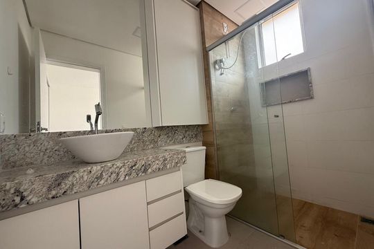 Banheiro de apartamento para alugar com 1 quarto, 30m² em Ouro Preto, Belo Horizonte