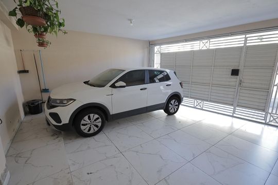 Garagem de casa à venda com 3 quartos, 354m² em Vila Curuçá, Santo André