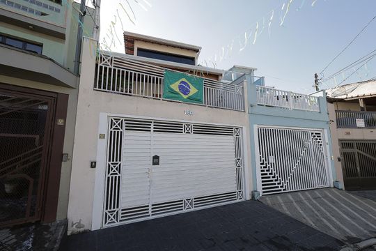 Fachada de casa à venda com 3 quartos, 354m² em Vila Curuçá, Santo André