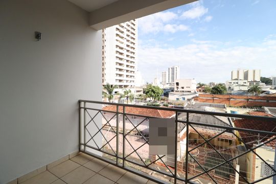 Sacada de apartamento para alugar com 3 quartos, 110m² em Centro, Uberlândia