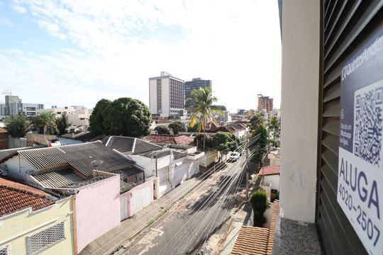 Plaquinha de apartamento para alugar com 3 quartos, 110m² em Centro, Uberlândia