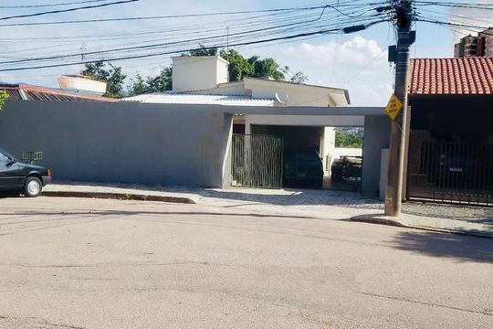 Casa à venda com 3 quartos, 411m² em Jardim da Serra, Jundiaí