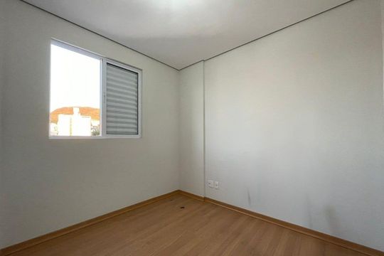 Quarto de apartamento para alugar com 3 quartos, 190m² em Buritis, Belo Horizonte