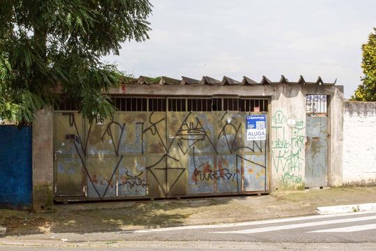 Fachada de casa para alugar com 1 quarto, 50m² em Taboão, Diadema