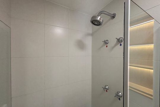 Studio Banheiro de kitnet/studio para alugar com 1 quarto, 24m² em Pinheiros, São Paulo