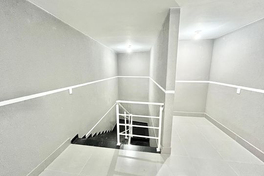 Escada de apartamento para alugar com 2 quartos, 44m² em Vila Guilherme, São Paulo