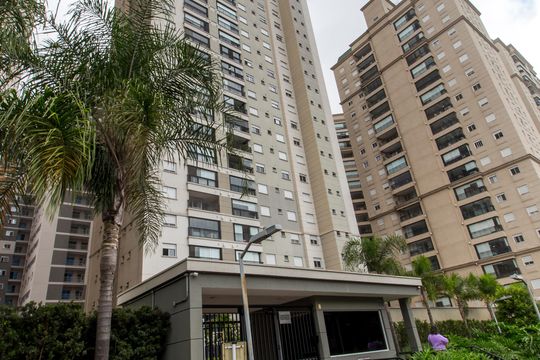 Vista da Rua de apartamento para alugar com 2 quartos, 63m² em Alphaville Empresarial, Barueri