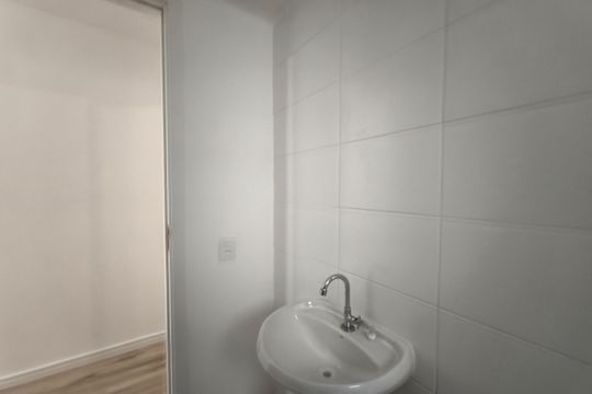 Banheiro de apartamento à venda com 2 quartos, 45m² em Vila Palacios, Campinas