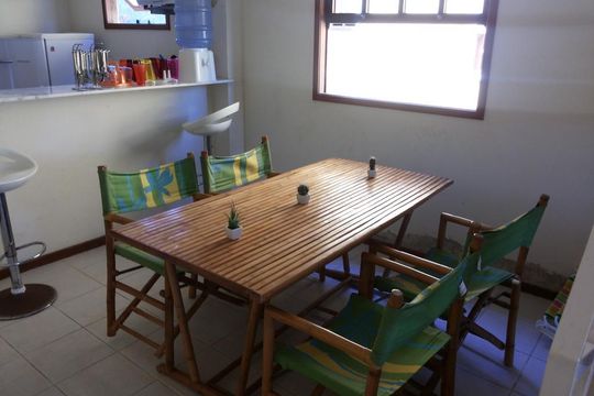 Cozinha de casa de condomínio para alugar com 2 quartos, 70m² em Tamoios, Cabo Frio