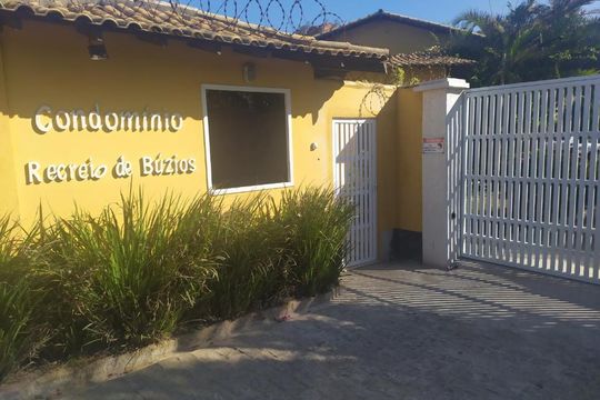 Fachada de casa de condomínio para alugar com 2 quartos, 70m² em Tamoios, Cabo Frio