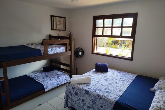 Suíte de casa de condomínio para alugar com 2 quartos, 70m² em Tamoios, Cabo Frio