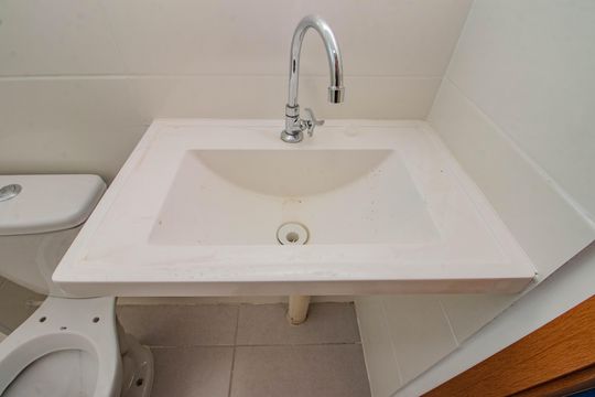 Banheiro de apartamento para alugar com 2 quartos, 51m² em Rubem Berta, Porto Alegre