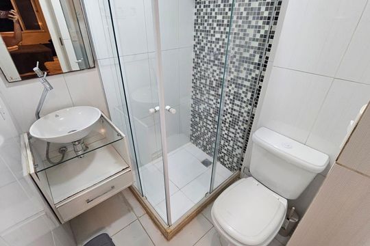 Banheiro de kitnet/studio à venda com 1 quarto, 33m² em Copacabana, Rio de Janeiro
