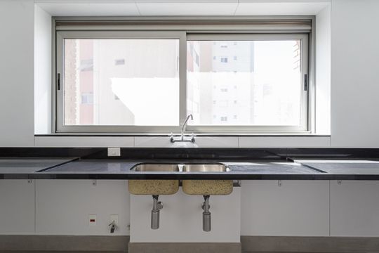 Cozinha de apartamento à venda com 4 quartos, 335m² em Itaim Bibi, São Paulo