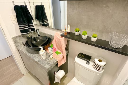 Banheiro de apartamento para alugar com 3 quartos, 70m² em Areias, São José