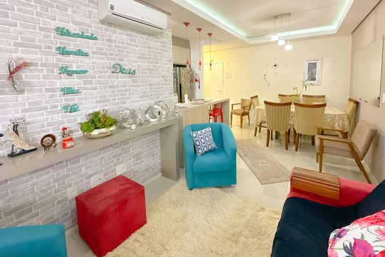 Sala de TV de apartamento para alugar com 3 quartos, 70m² em Areias, São José