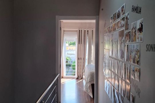 Corredor de casa de condomínio à venda com 2 quartos, 117m² em Parque Santa Fé, Porto Alegre