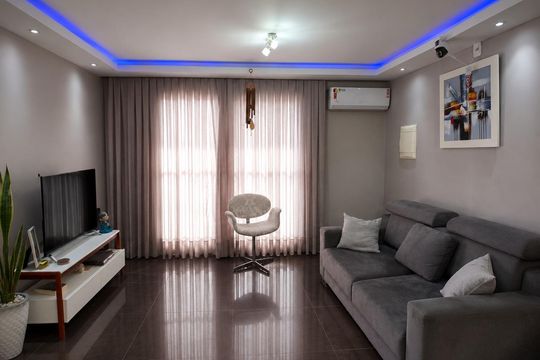 Sala de casa de condomínio à venda com 2 quartos, 117m² em Parque Santa Fé, Porto Alegre