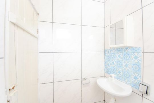 Banheiro de casa para alugar com 1 quarto, 25m² em Jardim dos Pimentas, Guarulhos