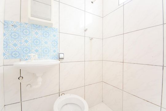 Banheiro de casa para alugar com 1 quarto, 25m² em Jardim dos Pimentas, Guarulhos