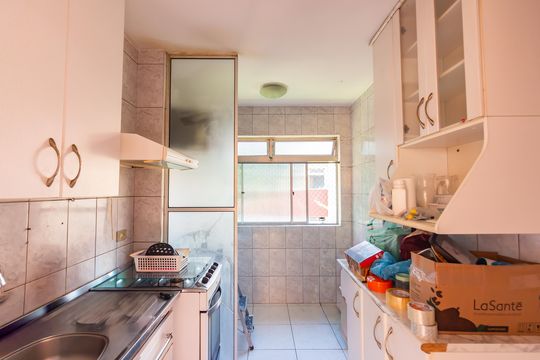 Cozinha de apartamento para alugar com 2 quartos, 45m² em Ayrosa, Osasco