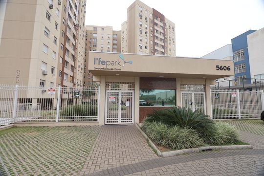 Fachada e portaria de apartamento para alugar com 3 quartos, 76m² em Marechal Rondon, Canoas