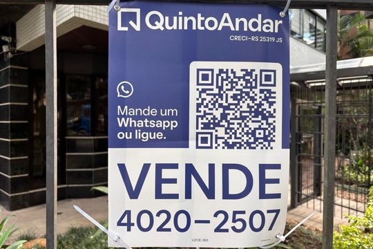 Plaquinha Instalada código VZOE-393 de apartamento à venda com 3 quartos, 137m² em Petrópolis, Porto Alegre
