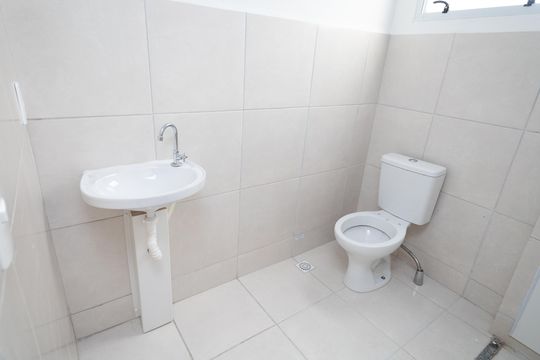 Banheiro de apartamento para alugar com 2 quartos, 44m² em Campo Grande, Rio de Janeiro