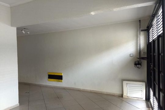 Garagem de casa à venda com 5 quartos, 360m² em Jardim Brasil (Zona Norte), São Paulo