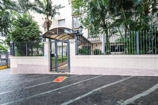 Fachada de apartamento para alugar com 1 quarto, 80m² em Cambuci, São Paulo