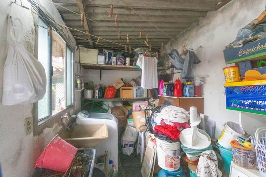 Lavanderia de casa à venda com 5 quartos, 263m² em Jardim Miriam, São Paulo