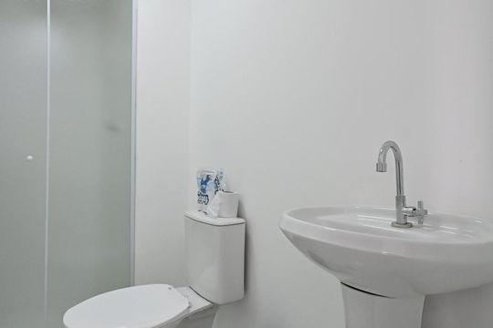 Banheiro de apartamento à venda com 2 quartos, 44m² em Vila Andrade, São Paulo