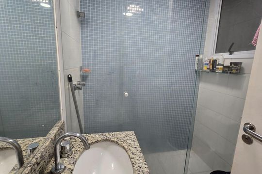 Banheiro de apartamento à venda com 2 quartos, 76m² em Campo Grande, Rio de Janeiro