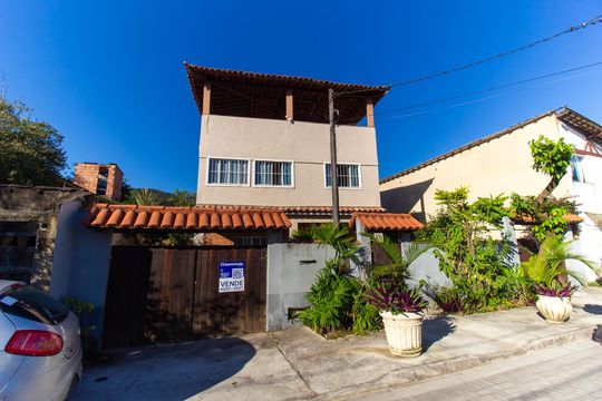 Fachada de casa à venda com 5 quartos, 480m² em Serra Grande, Niterói