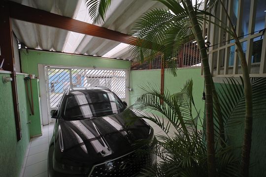 Garagem de casa à venda com 3 quartos, 125m² em Vila Granada, São Paulo
