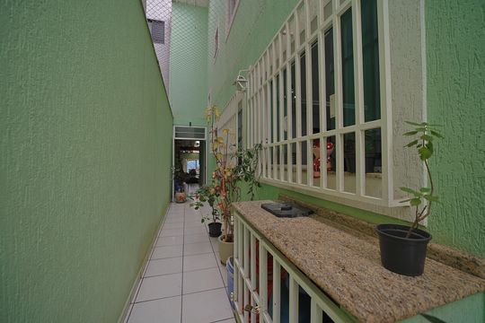 Corredor de casa à venda com 3 quartos, 125m² em Vila Granada, São Paulo