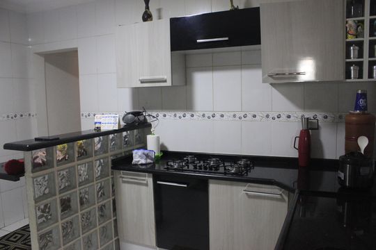 Cozinha 1 de casa à venda com 3 quartos, 185m² em Jardim Tranquilidade, Guarulhos