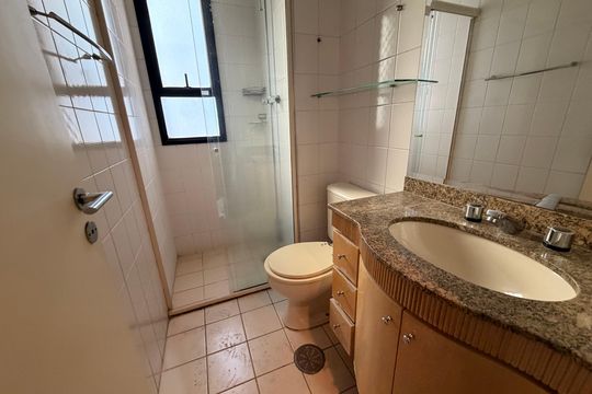 Banheiro de apartamento à venda com 3 quartos, 95m² em Indianópolis, São Paulo