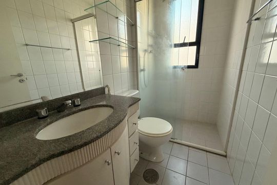Banheiro de apartamento à venda com 3 quartos, 95m² em Indianópolis, São Paulo