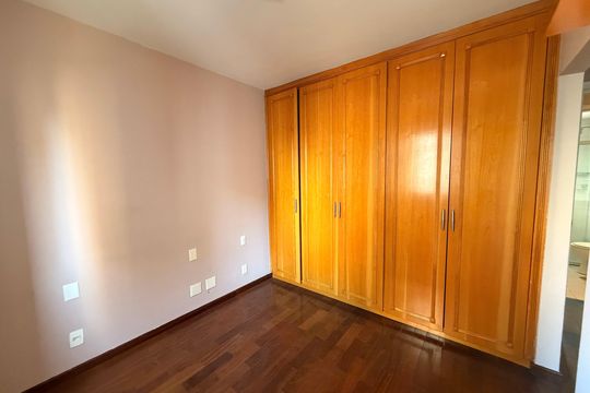 Quarto de apartamento à venda com 3 quartos, 95m² em Indianópolis, São Paulo