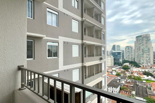Varanda de kitnet/studio para alugar com 1 quarto, 25m² em Pinheiros, São Paulo