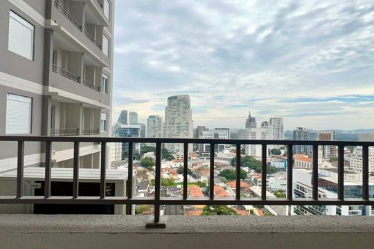 Varanda de kitnet/studio para alugar com 1 quarto, 25m² em Pinheiros, São Paulo