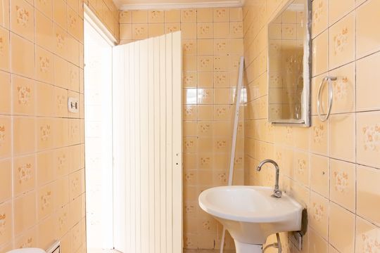 Banheiro  de casa para alugar com 1 quarto, 50m² em Jardim das Flores, Osasco