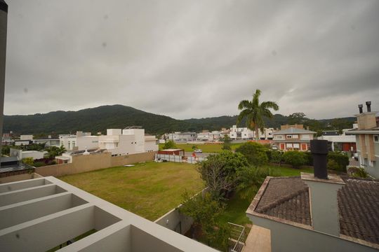 Vista da Suíte 3 de casa para alugar com 3 quartos, 197m² em Cachoeira do Bom Jesus, Florianópolis